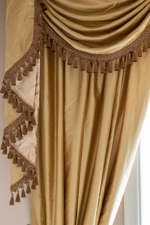 Luxury Swags and Tails Valance Curtain Drapes